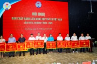32 tập thể dẫn đầu trong phong trào thi đua các Cụm, Khối thi đua Liên minh Hợp tác xã Việt Nam